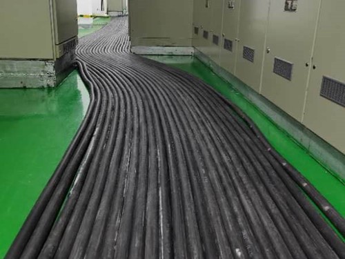 蜀山如何根据理论计算公式计算温度对特定电压测量结果的影响？